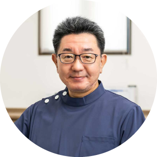 院長　眞鍋 博明の写真(丸くトリミング)